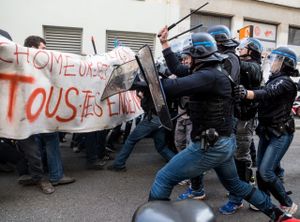 Et maintenant, la matraque !