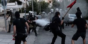 La Grèce s'enflamme en réaction à l'assassinat du rappeur Killah P par les nazis d'Aube dorée