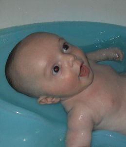 Trois conseils pour faire du Bain de Bébé un vrai Moment de Plaisir