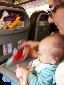 Bébé en Avion : Mon Premier Voyage en Images