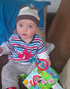 Bonnet, Chaussons, Bavoir-Bandana : Quand Bébé teste les nouveaux produits de Funky Girafe