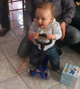 Oxybul Eveil et Jeux : Mon Avis de Bébé sur la Trottinette Evolutive