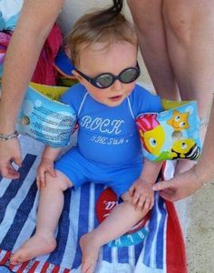 Concours # 8 : Bébé bien protégé à la piscine avec la combinaison anti-UV Fifty Sun