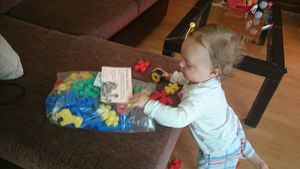 Bébé découvre les jeux de constructions Planet Eveil (+ Concours # 9)