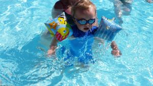 Mes yeux de Bébé bien protégés grâce aux lunettes de soleil Luc et Léa