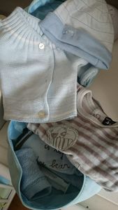 Dilemme de Maman Chérie : Je Mets Quoi dans ma Valise de Maternité ?