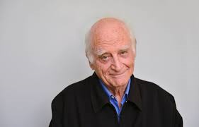 Un regard et un sourire voltairien