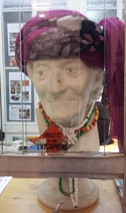 Sous le regard bienveillant de Voltaire