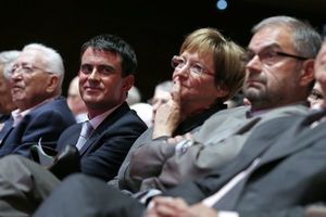 Edmond, Manuel, Nicole, François nous mènent en bateau ....