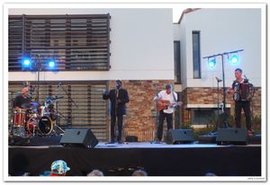 en concert à médiathèque « Aliénor d’ Aquitaine » de Talmont Saint Hilaire en août 2015