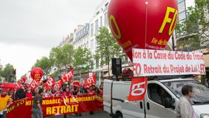 12 mai : Des défilés placés sous le signe du 49-3