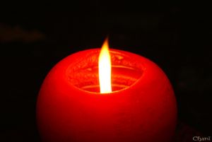 la flamme qui éclaire les femmes seules
