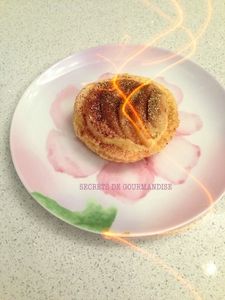 Petite tarte aux poires sur lit de crème mousseline