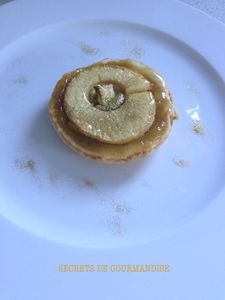 Petite tarte aux pommes poudrée d'or
