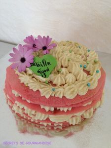 GÂTEAU DE CRÊPES ROSES (pommes flambées calvados sur lit de crème diplomate parfum caramel laitier )