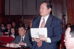 En 1998, alors ministre du Sol et des ressources