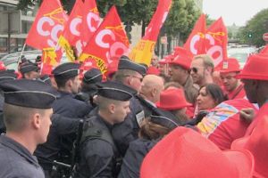 Un salaire décent, pas des lacrymos