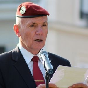 CALAIS : HONNEUR AU GÉNÉRAL PIQUEMAL ! HONTE À LA RÉPUBLIQUE COMMUNAUTAIRE ET SECTAIRE !