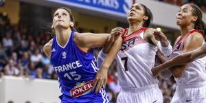 Des nouvelles d'Héléna Ciak la marraine de la section basket du collège Condorcet