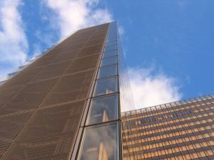 Est-il nécessaire de travailler avec plusieurs sociétés ?