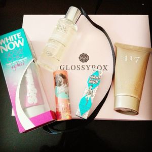 GLOSSY BOX DU MOIS D'AOUT .... glossy birthday ou pas ?