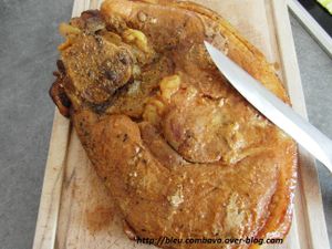 Rouelle de porc au four, marinée au curry, citron et sauce de soja