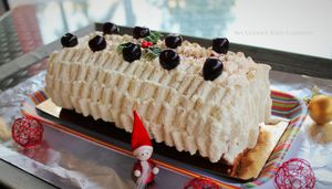 Bûche façon Forêt Noire (griottes amarena, chocolat, chantilly mascarpone)