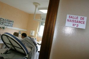L’accouchement : un moment privilégié pour les parents (et personne d’autre…)