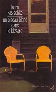 Un oiseau blanc dans le blizzard