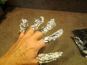 J'ai testé les papillotes pour enlever le vernis pailleté