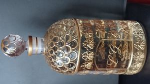 Le trophée: une bouteille d'un litre d'eau de cologne impériale de Guerlain, avec les initiales des lauréats gravées, dans mon cas: LG, suivi de "Couleurs" les abeilles de Guerlain 2016