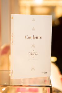 le livre présenté chez Guerlain, photo Arnaud Joron
