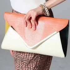 Une pochette minimaliste pour le soir !