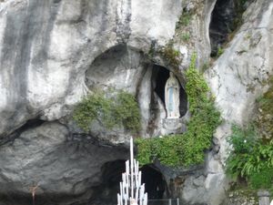 Lourdes fête le 150ème anniversaire de sa traditionnelle procession aux flambeaux