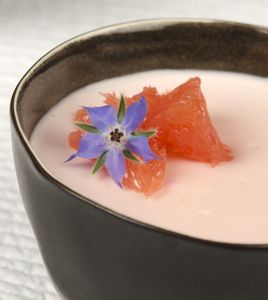 Petites crèmes au sucre de framboise et pomelos