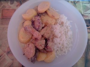 Faux poulet pomme de terre, riz et sauce curry (végétarien/vegan)