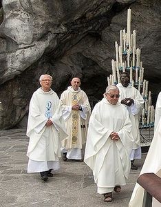 LA PROFONDEUR DE DIEU S'OUVRE À NOUS. Homélie lors du pèlerinage des malades à Lourdes, le 12 juillet 2015