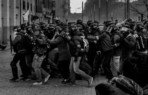 VIOLENCE ET DEMOCRATIE