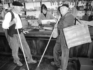 Les colporteurs au salon des cartophiles
