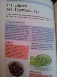 Deux livres de recettes végéta*iennes pour bébés et enfants.
