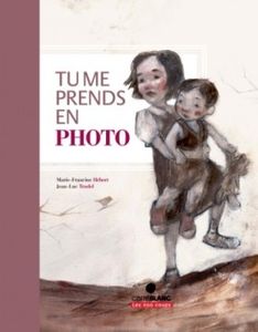 Tu me prends en photo. Texte de Marie-Francine HEBERT et illustrations de Jean-Luc TRUDEL. (Dès 8 ans)