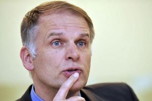 Alain Destexhe : une carrière parlementaire belge au service de la haine (LGS)