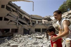 Libye : l'OTAN a bombardé les écoles à Ziten et les enfants font cours dans des containers