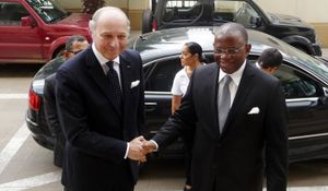 Pourquoi Laurent Fabius s'est-il rendu à Luanda ?