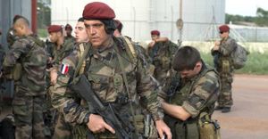 Centrafrique : Jean-Yves Le Drian annonce le déploiement d'"un millier de soldats" français (AFP)