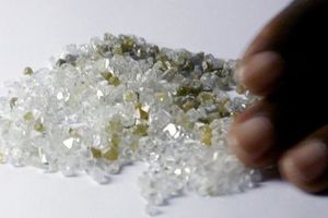 Processus de Kimberley : Producteurs et industriels du diamants mis au défi de respecter les droits de l'homme (AFP)