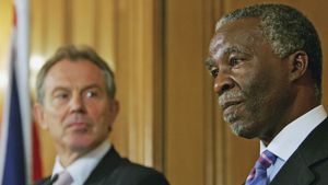 Selon Mbeki : Tony Blair a envisagé d'intervenir militairement pour destituer Robert Mugabe