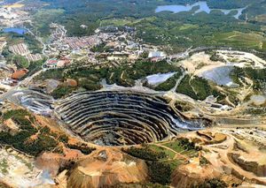 Mines : Rio Tinto veut négocier un arrangement sur le gisement de Simandou avant début 2014 (Guinée 24)