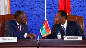 Ouattara distingué à Paris aujourd'hui. Le dictateur françafricain Compaoré lui apporte son soutien