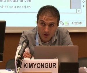 France: élites et médias versent dans les fantasmes conspirationnistes (par Bahar Kimyongür)